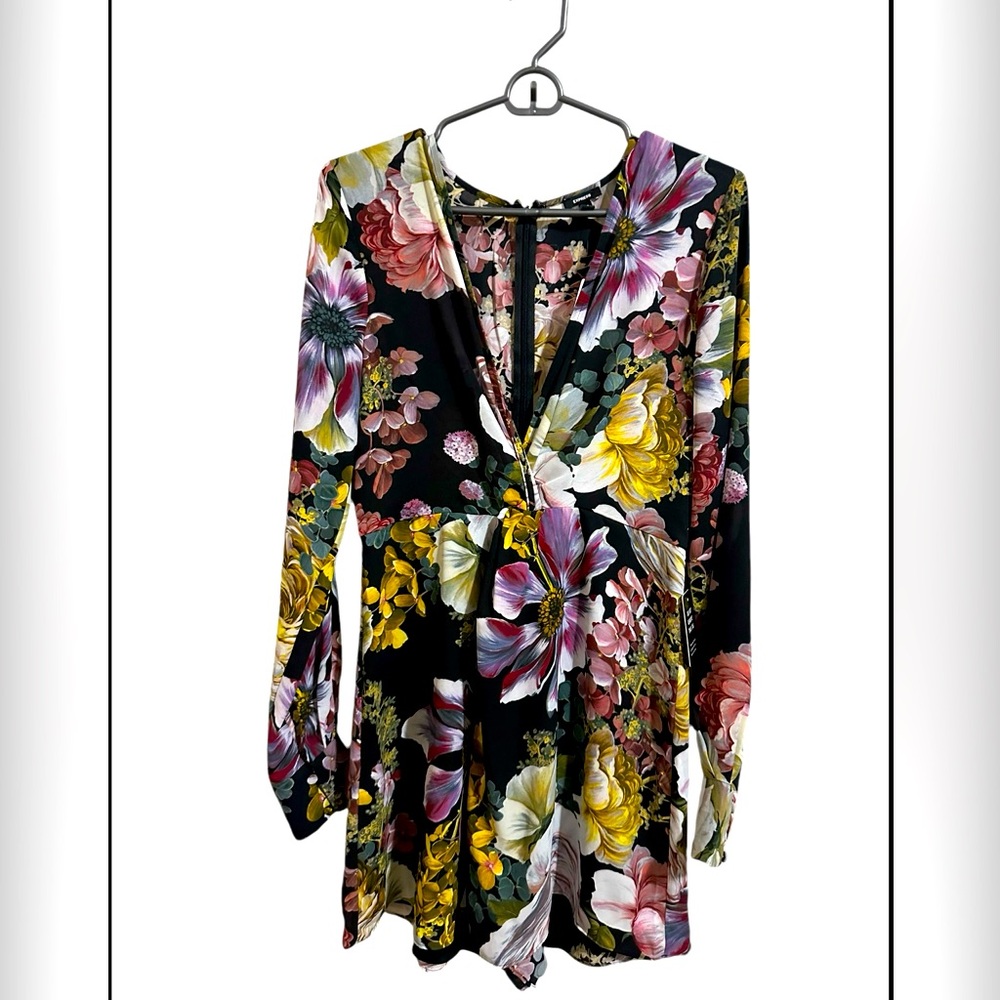 Express Fashion Women’s Floral V-Neck Romper size XS New